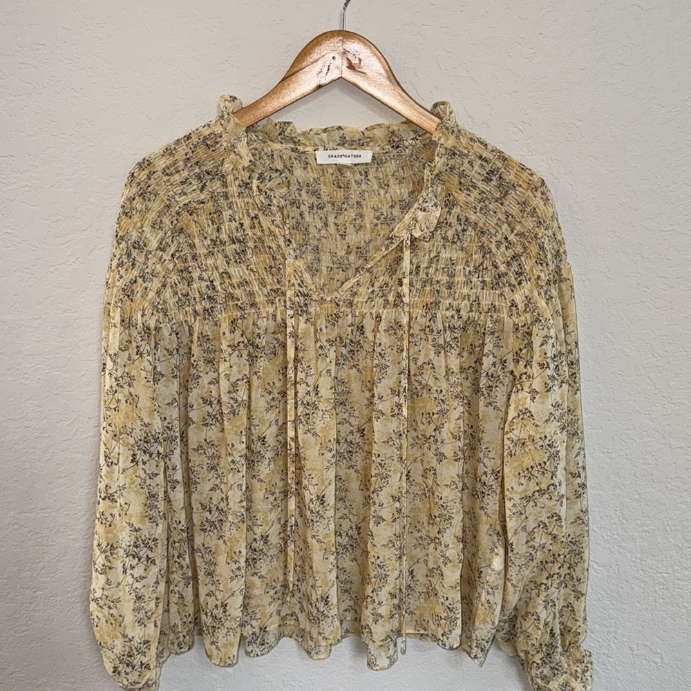 Flowy Pale Yellow Floral Blouse with smocking - Picture 4 of 10